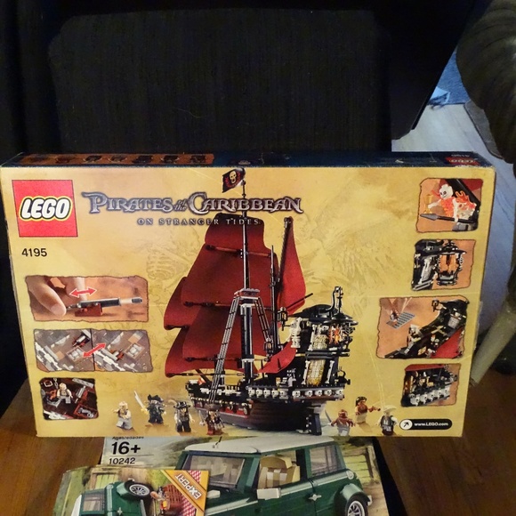 theee lego sets - Picture 4 of 6